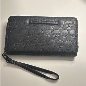 Betsey Johnson Skull  Wallet